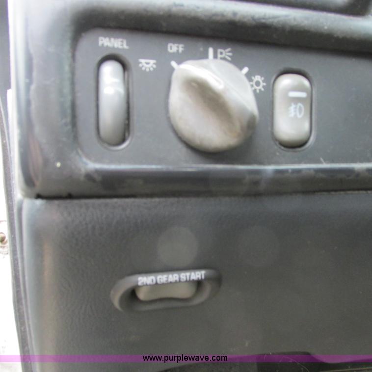 image for item I5503 1996 Pontiac Grand Prix SE