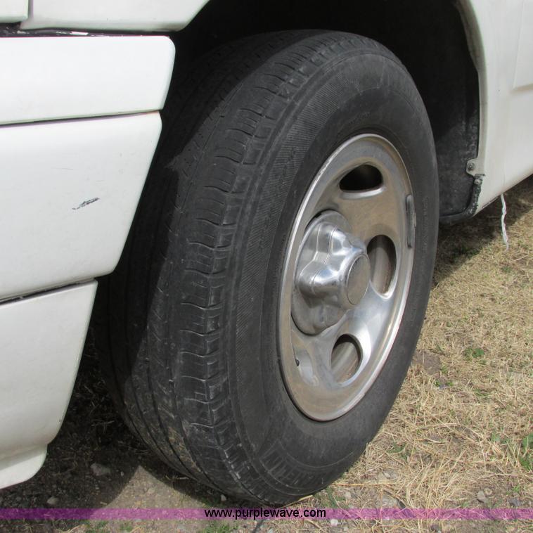 image for item I5505 1999 Ford F150 XL pickup truck