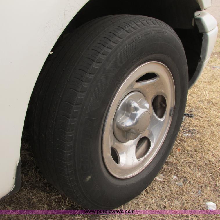 image for item I5505 1999 Ford F150 XL pickup truck