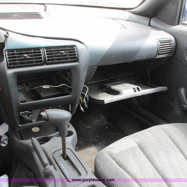 image for item I5507 2002 Chevrolet Cavalier