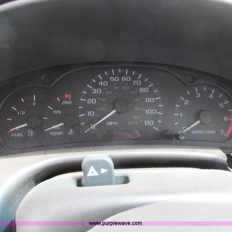 image for item I5507 2002 Chevrolet Cavalier