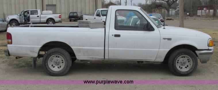 image for item I5508 1993 Ford Ranger XLT pickup truck