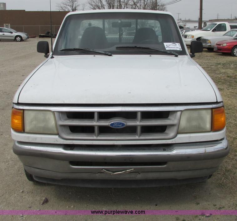 image for item I5508 1993 Ford Ranger XLT pickup truck