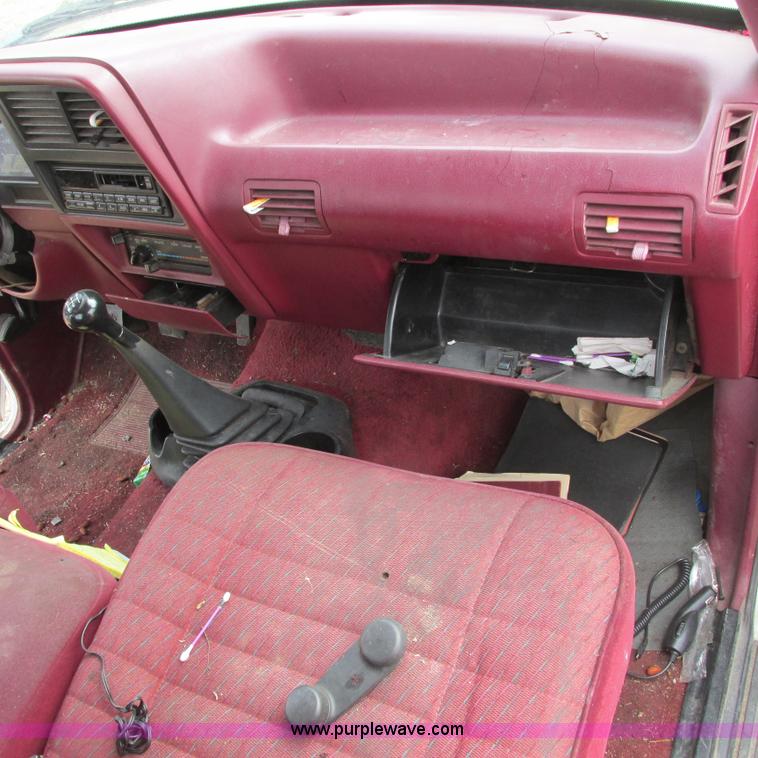 image for item I5508 1993 Ford Ranger XLT pickup truck