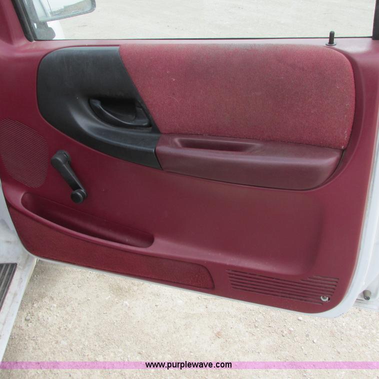 image for item I5508 1993 Ford Ranger XLT pickup truck