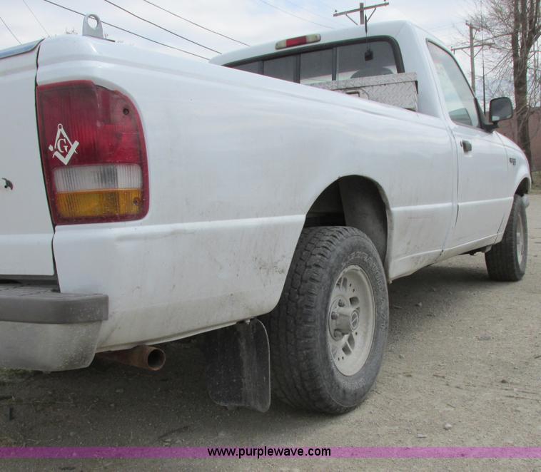 image for item I5508 1993 Ford Ranger XLT pickup truck