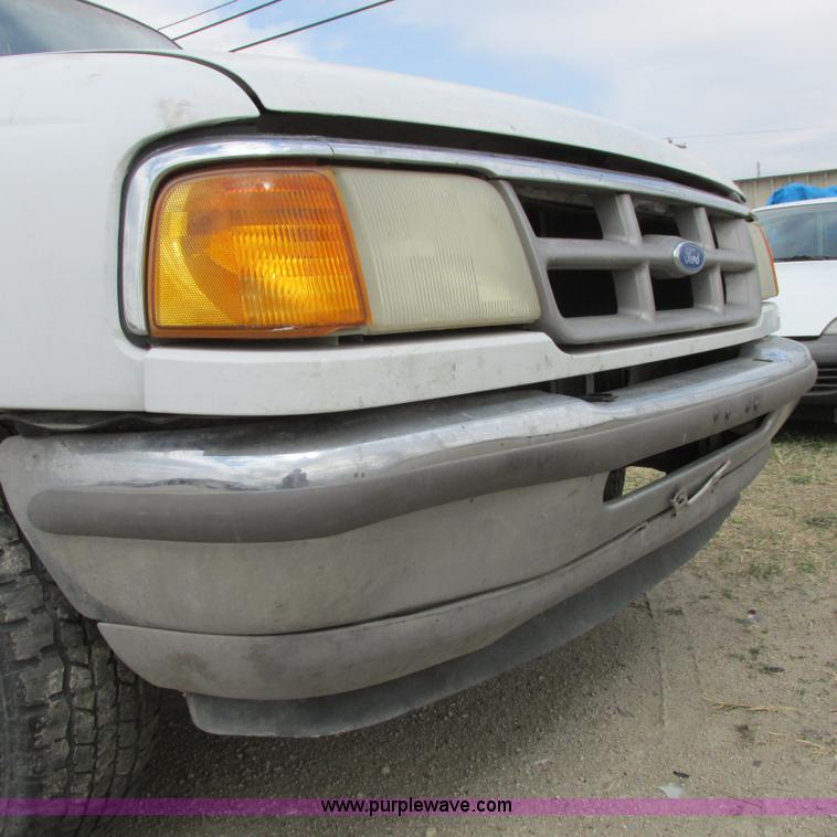 image for item I5508 1993 Ford Ranger XLT pickup truck