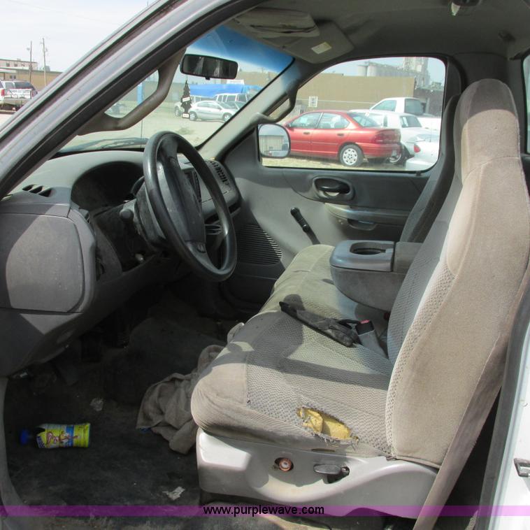 image for item I5509 2001 Ford F150 XL pickup truck