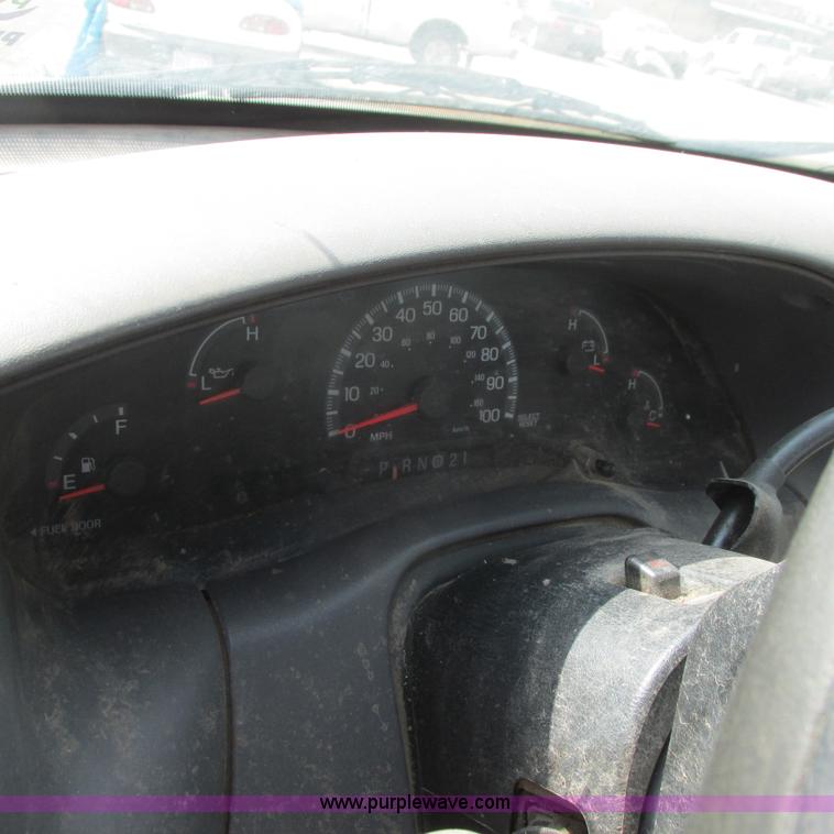 image for item I5509 2001 Ford F150 XL pickup truck