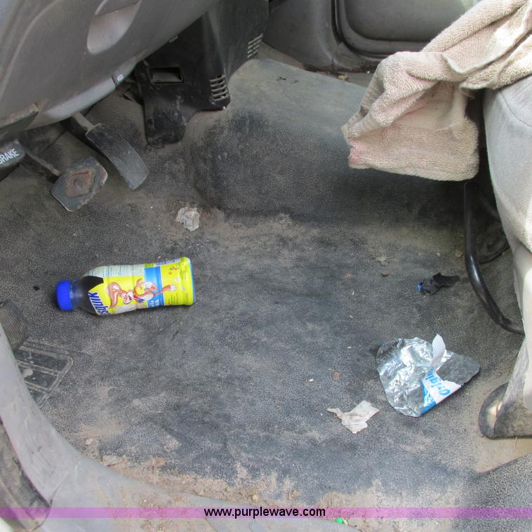 image for item I5509 2001 Ford F150 XL pickup truck