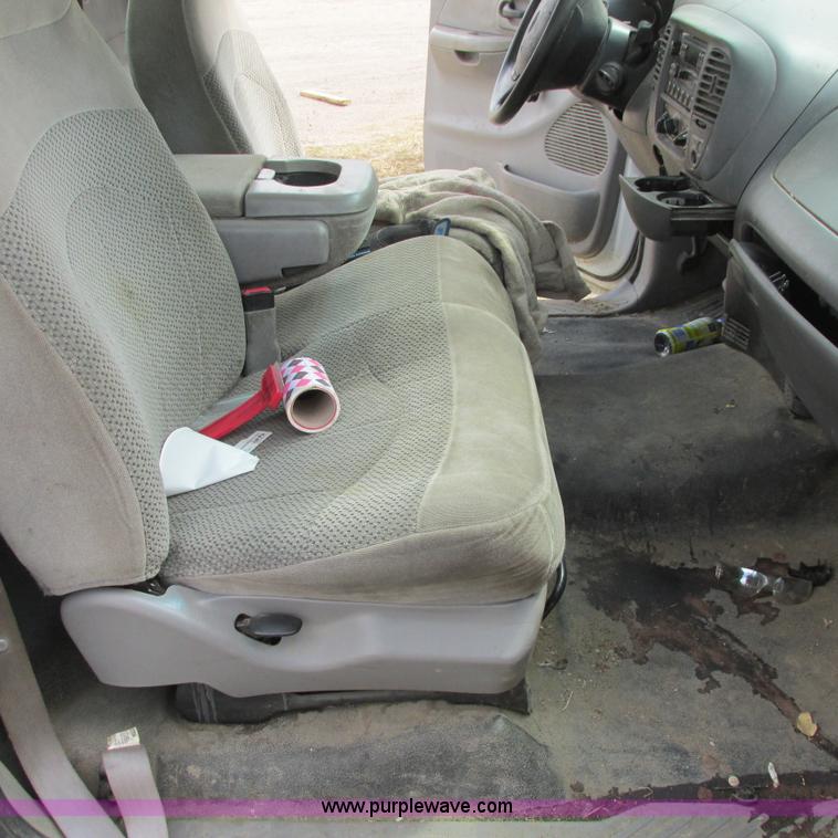 image for item I5509 2001 Ford F150 XL pickup truck