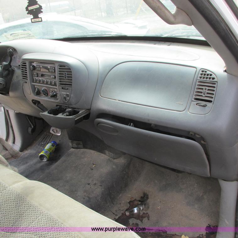 image for item I5509 2001 Ford F150 XL pickup truck