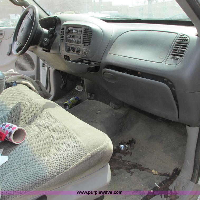 image for item I5509 2001 Ford F150 XL pickup truck