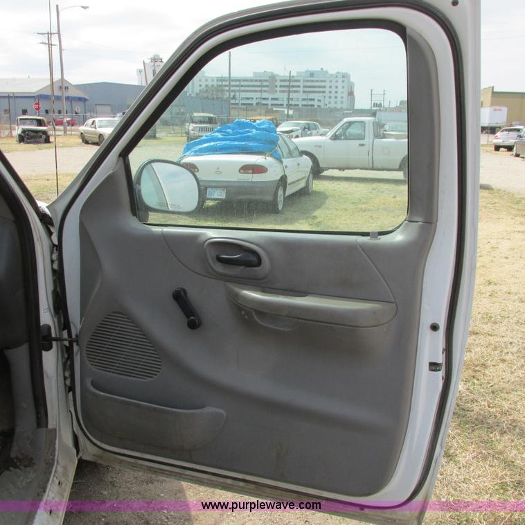 image for item I5509 2001 Ford F150 XL pickup truck