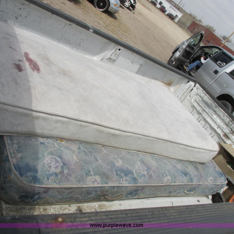 image for item I5509 2001 Ford F150 XL pickup truck