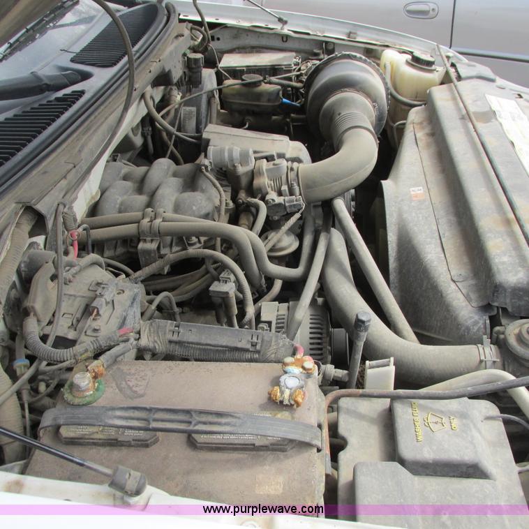 image for item I5509 2001 Ford F150 XL pickup truck