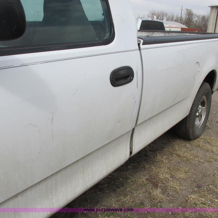 image for item I5509 2001 Ford F150 XL pickup truck