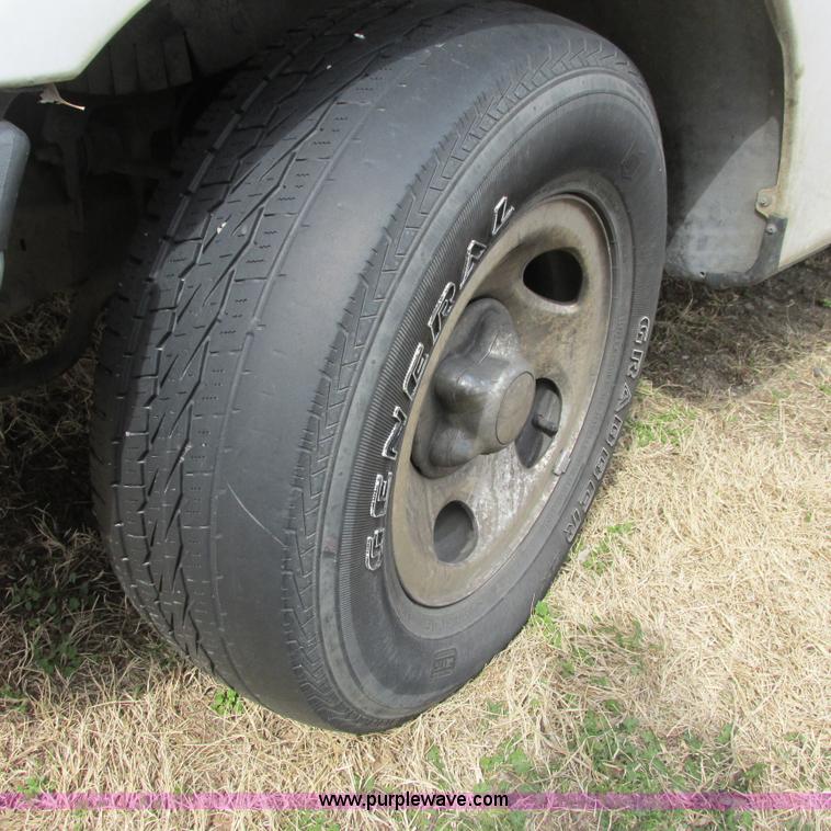 image for item I5509 2001 Ford F150 XL pickup truck