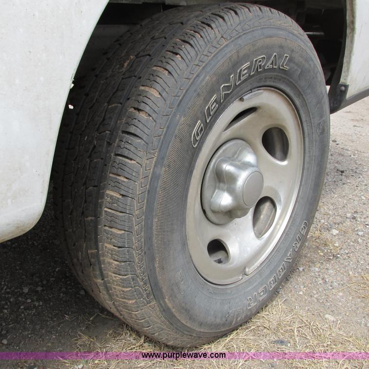 image for item I5509 2001 Ford F150 XL pickup truck