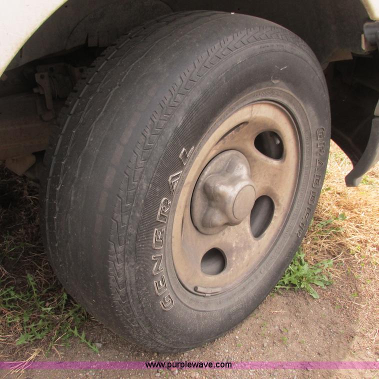 image for item I5509 2001 Ford F150 XL pickup truck