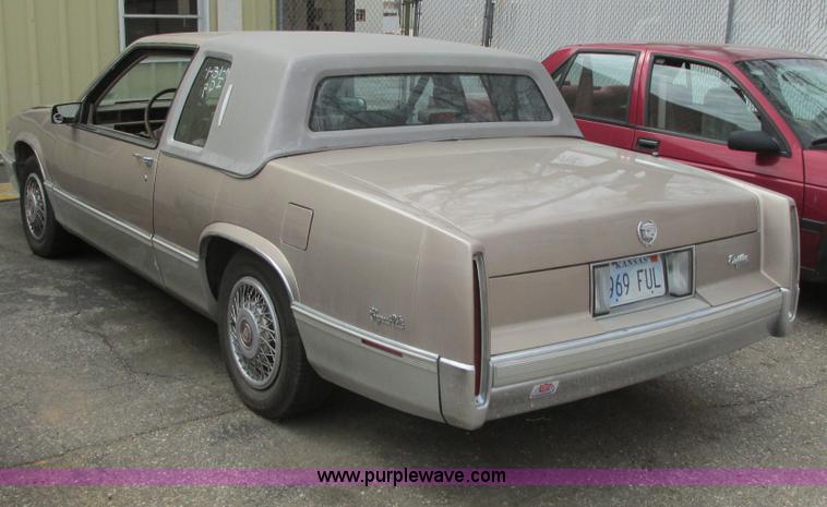 image for item I5514 1989 Cadillac DeVille