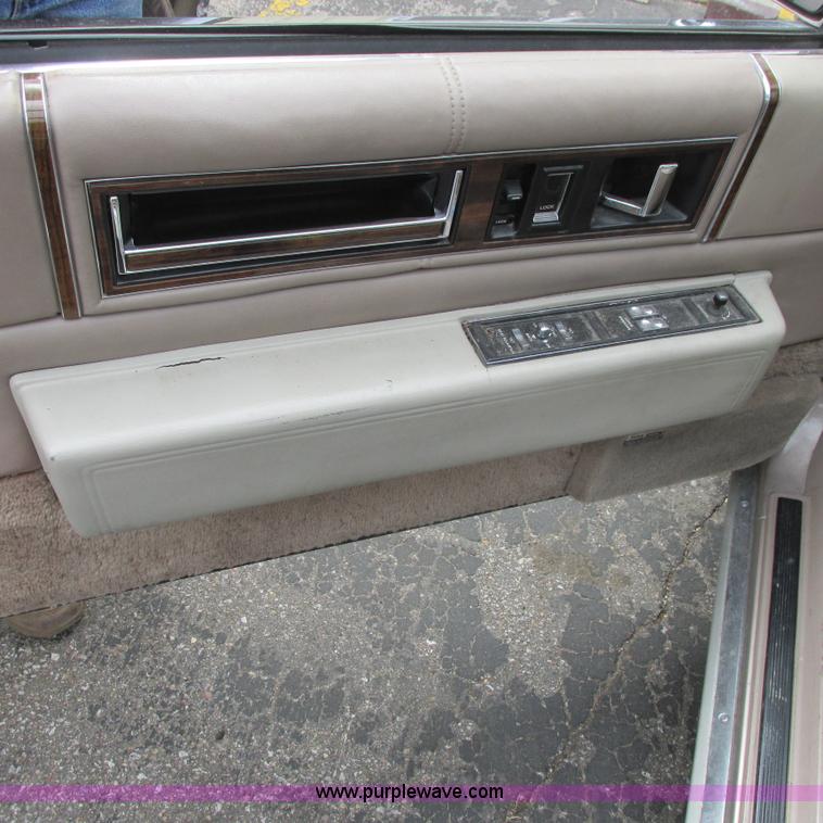 image for item I5514 1989 Cadillac DeVille