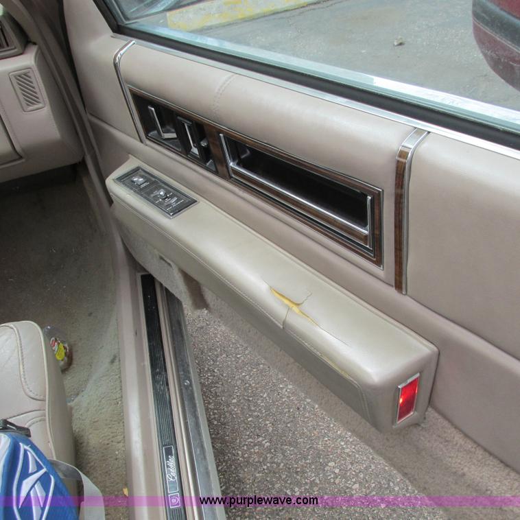 image for item I5514 1989 Cadillac DeVille