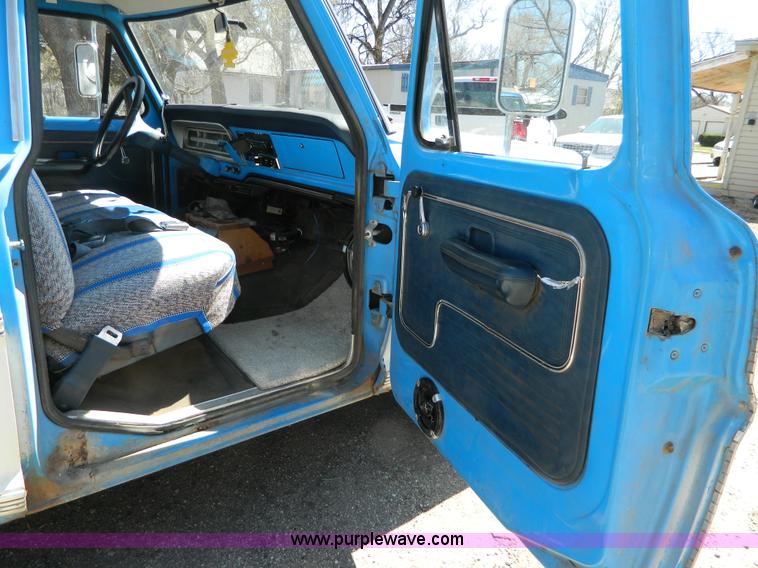 image for item AD9852 1972 Ford F100 Explorer pickup truck