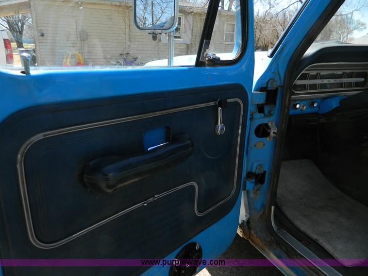 image for item AD9852 1972 Ford F100 Explorer pickup truck