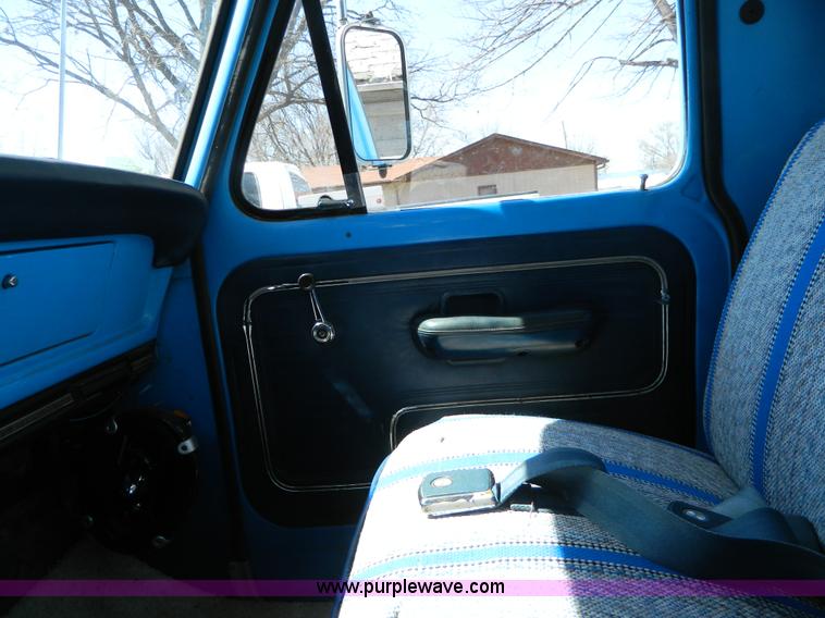 image for item AD9852 1972 Ford F100 Explorer pickup truck