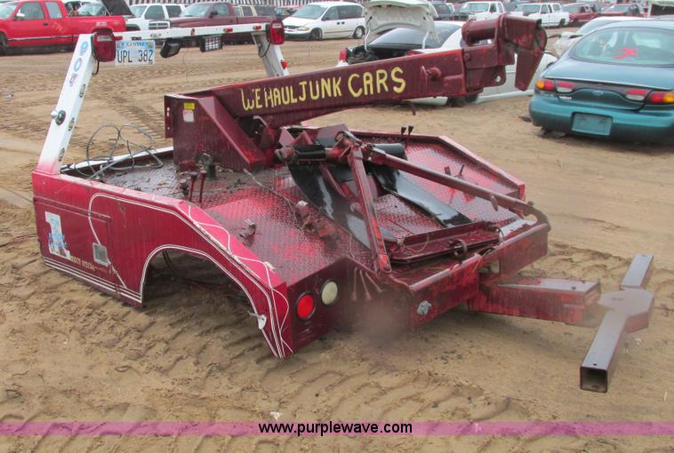 Tow truck bed in Wichita, KS Item AX9861 sold Purple Wave