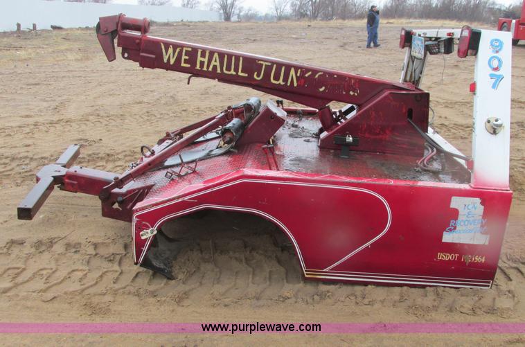 Tow truck bed in Wichita, KS Item AX9861 sold Purple Wave