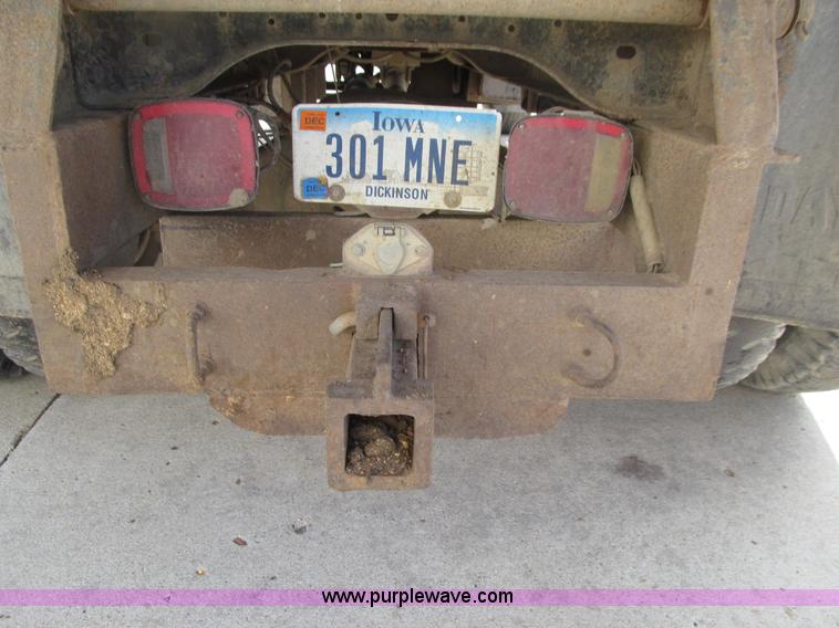 image for item E4674 1982 Ford F700 dump truck