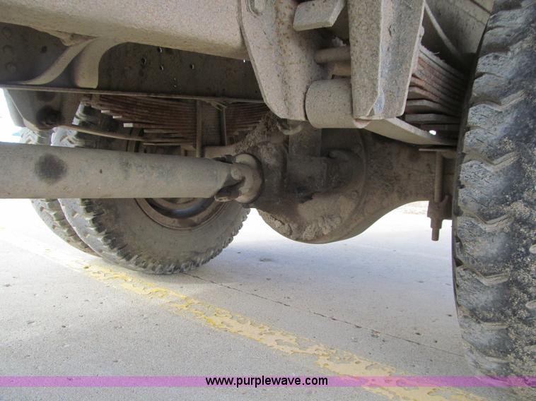 image for item E4674 1982 Ford F700 dump truck