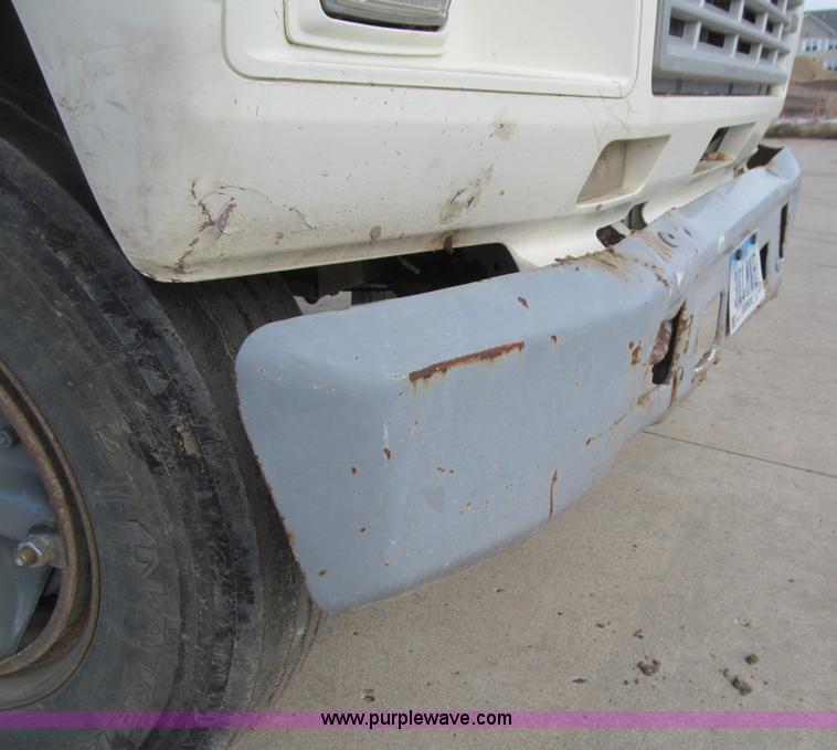 image for item E4674 1982 Ford F700 dump truck