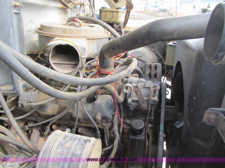 image for item E4674 1982 Ford F700 dump truck