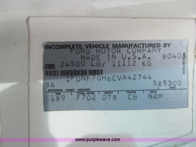 image for item E4674 1982 Ford F700 dump truck