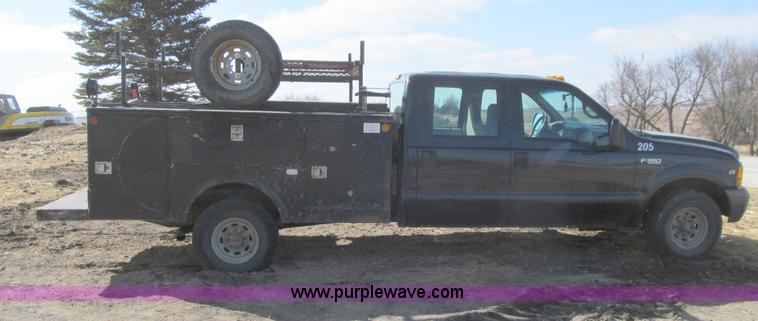 image for item E4675 2000 Ford F350 Super Duty XL Crew Cab utility truck