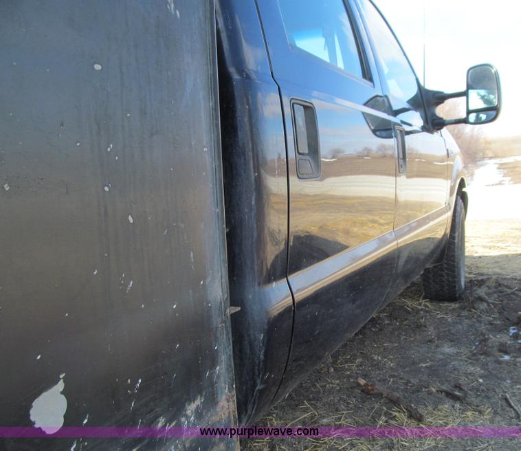 image for item E4675 2000 Ford F350 Super Duty XL Crew Cab utility truck