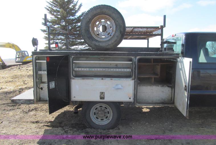 image for item E4675 2000 Ford F350 Super Duty XL Crew Cab utility truck