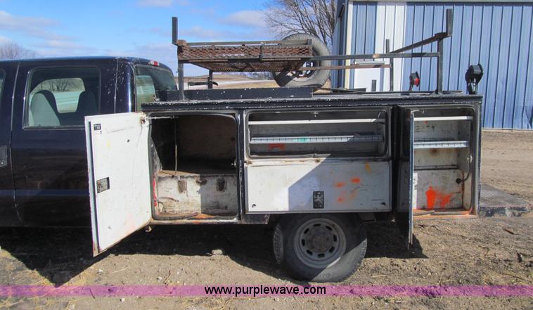 image for item E4675 2000 Ford F350 Super Duty XL Crew Cab utility truck