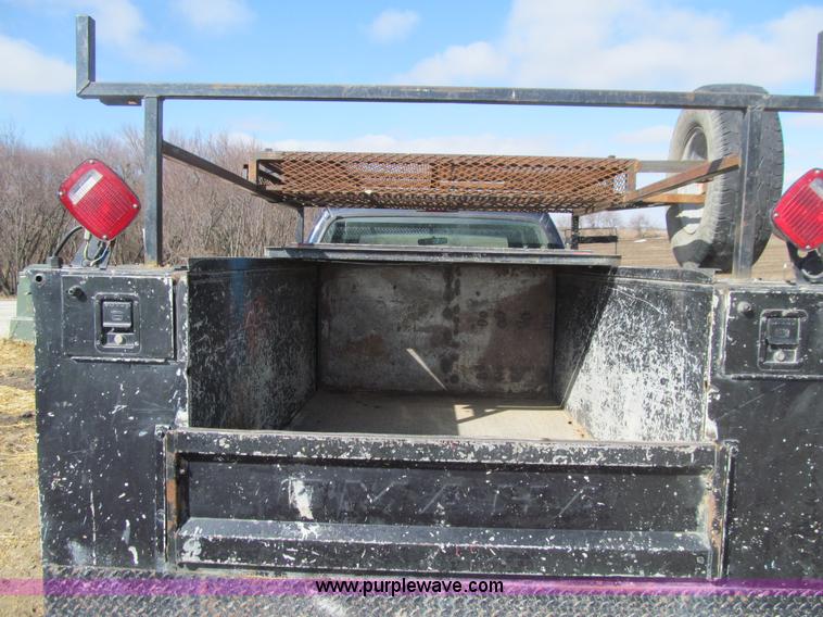 image for item E4675 2000 Ford F350 Super Duty XL Crew Cab utility truck