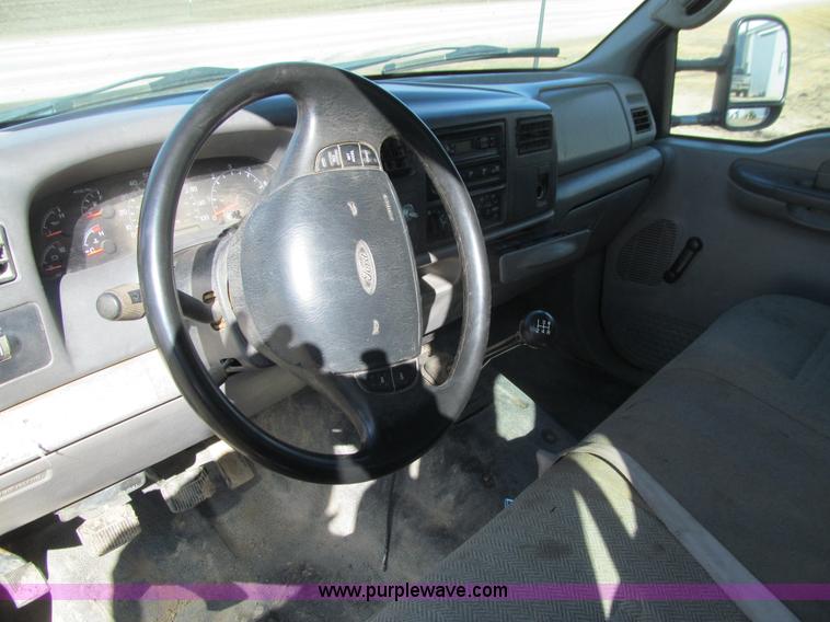 image for item E4675 2000 Ford F350 Super Duty XL Crew Cab utility truck