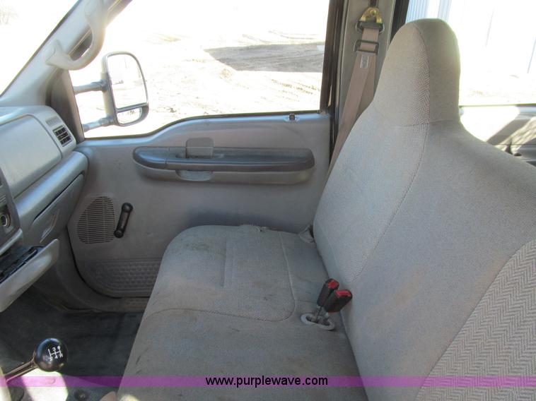 image for item E4675 2000 Ford F350 Super Duty XL Crew Cab utility truck