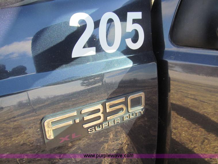 image for item E4675 2000 Ford F350 Super Duty XL Crew Cab utility truck