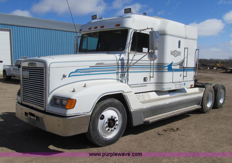 image for item E4677 1997 Freightliner FLD120 semi truck