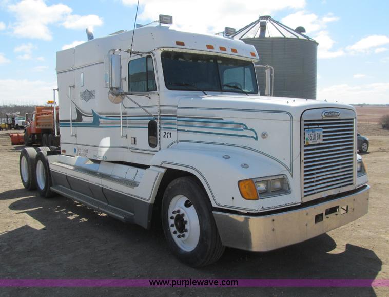 image for item E4677 1997 Freightliner FLD120 semi truck