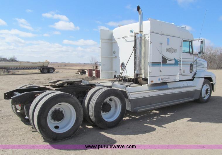 image for item E4677 1997 Freightliner FLD120 semi truck