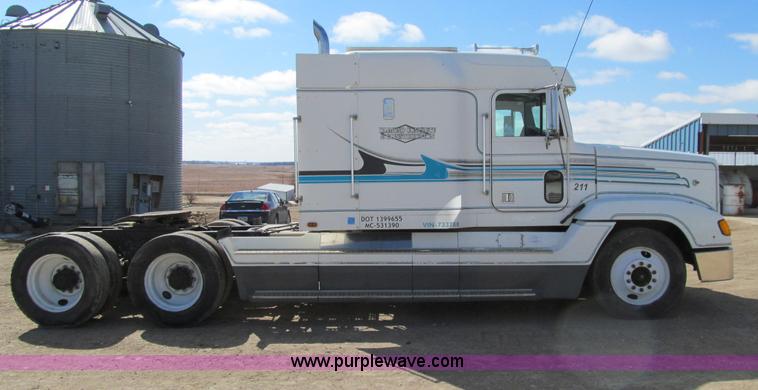 image for item E4677 1997 Freightliner FLD120 semi truck