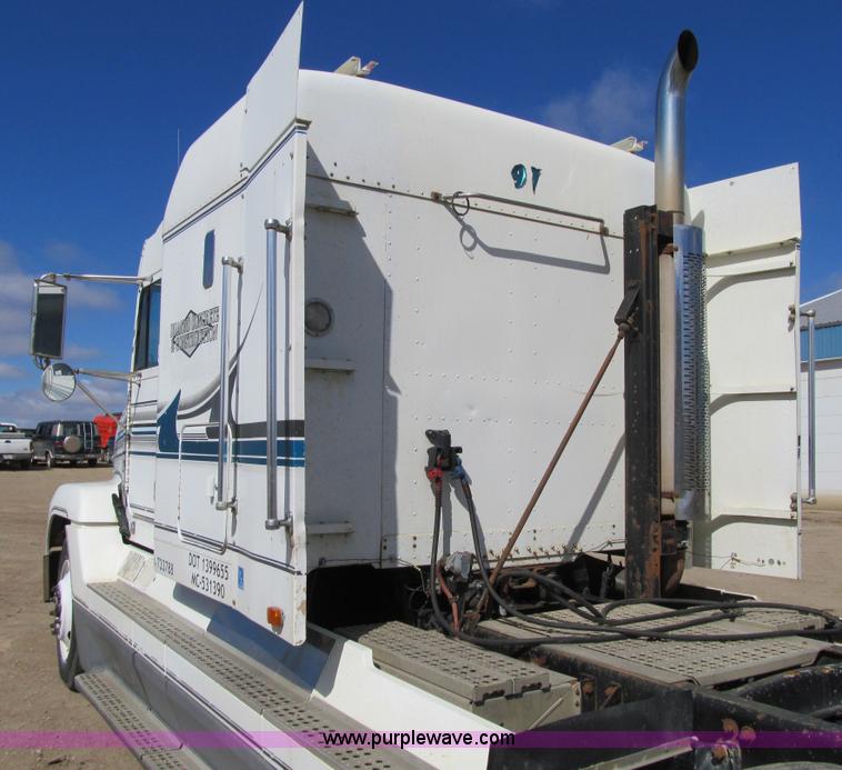 image for item E4677 1997 Freightliner FLD120 semi truck